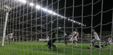 0-1. Cristiano Ronaldo anotó el primer tanto del encuentro y su gol 300 con el conjunto blanco.