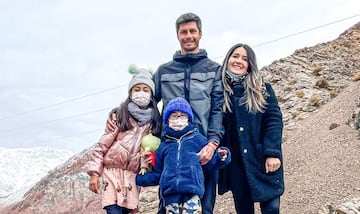 Brito junto a su mujer Verónica y sus hijos Valentina y Agustín. 