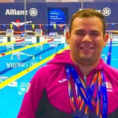 Nadadores mexicanos pagan de su bolsa viaje a competencia internacional