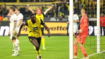 Dortmund (Germany), 18/10/2024.- Dortmund's Serhou Guirassy celebrates scoring the 2-1 lead with his team during the German Bundesliga soccer match between Borussia Dortmund and FC St. Pauli in Dortmund, Germany, 18 October 2024. (Alemania, Rusia) EFE/EPA/FRIEDEMANN VOGEL CONDITIONS - ATTENTION: The DFL regulations prohibit any use of photographs as image sequences and/or quasi-video.