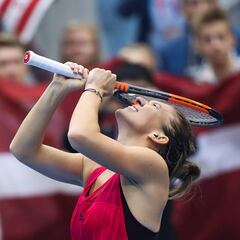 Simona Halep claims WTA world number one spot in China