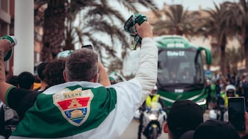 La afición del Elche calienta el derbi