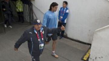 Cavani se entrena con Uruguay tras conocer la detenci&oacute;n de su padre