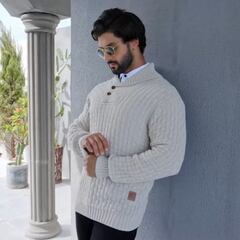 Mantén el frío a raya con este jersey de cuello alto suave y cálido