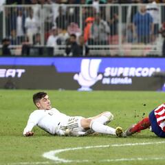 Una falta calcada a la de Valverde hace 40 años generó debate nacional y cambió la ley del fútbol