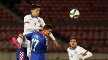 Fabián “Totte” Monilla es un defensa descubierto por Universidad Católica en una de sus escuelas en Concepción y desde ahí no ha parado de avanzar. Fue parte de la La Roja Sub 17 en 2015 y hoy ya se perfila en el equipo principal de la Universidad Católica de Mario Salas.