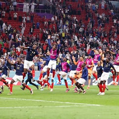 Which countries have qualified for consecutive World Cup finals?