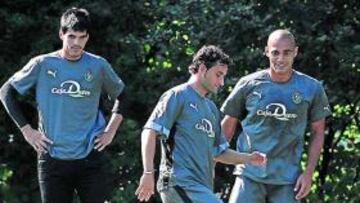 <b>NO CUENTAN. </b>Alexis y Cifu (derecha y centro de la imagen) sufren y provocan una situación difícil.