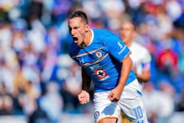 Christian Giménez celebrando su segundo gol del partido, también desde los once pasos.