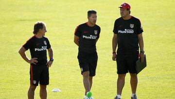 El profe Ortega, Simeone y Mono Burgos. 