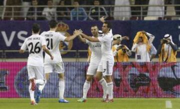 Los jugadores celebran el 0-1.