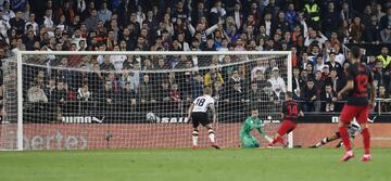 0-1. Marcos Llorente marcó el primer gol.
