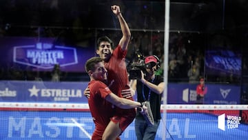 Di Nenno y Chingotto celebran la victoria en semifinales del Master Final.