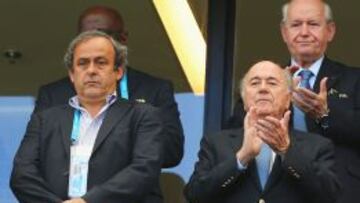 El presidente de la FIFA, Joseph Blatter, junto al presidente de la UEFA, Michel Platini.
