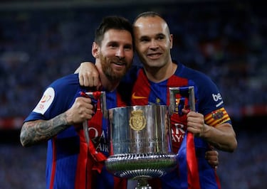 Iniesta: I needed Busquets' help to lift the Copa del Rey trophy!