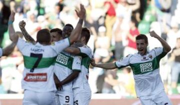 Los jugadores celebran el 1-0 de Boakye. 