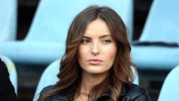 <b>Getafe tiene clase. </B>Estilismo impecable, serenidad en el gesto, mirada penetrante y look informal. Podríamos hablar de Ángel Torres, pero nos referimos a la joven de la fotografía, relevante espectadora en el Coliséum. Dicen que escasean los aficionados en este estadio, pero es que algunos valen por dos. O por tres.