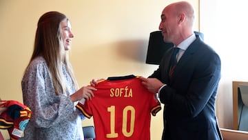 La infanta Sofía quiere hacer pruebas en un club femenino para seguir con su sueño de ser futbolista