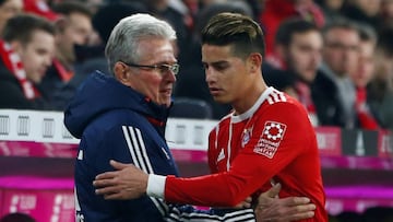 Jupp Heynckes y James Rodr&iacute;guez durante el partido entre Bayern M&uacute;nich y Borussia Dortmund por Bundesliga