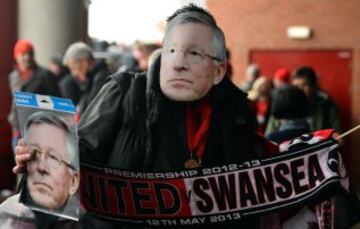 Despedida de los seguidores y jugadores del Manchester United a Sir Alex Fergurson entrenador durante 26 años, antes del encuentro de la Premier League entre el Manchester United y el Swansea City en Old Trafford.