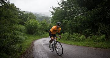 Óscar Freire, ciclista cántabro, subió con AS el puerto donde acabará la 17ª etapa. Varias rampas rebasan el 20%.

 