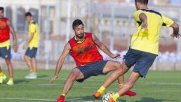 Jaume Costa en un entrenamiento del Villarreal.