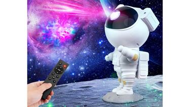 Lleva el espacio a tu casa con este proyector nocturno de estrellas