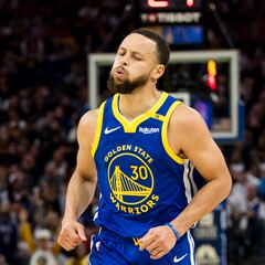 Steph Curry breaks all-time NBA record