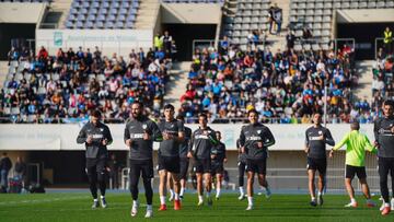 Entrenamiento del M&aacute;laga a puerta abierta.