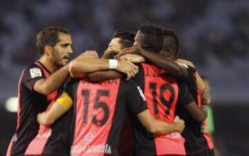 Los jugadores del Almería celebran el gol marcado por su compañero, el delantero israelí Tomer Hemed. 0-1.