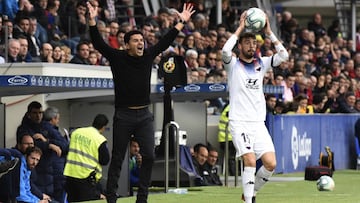 Míchel afronta su peor momento en el Huesca