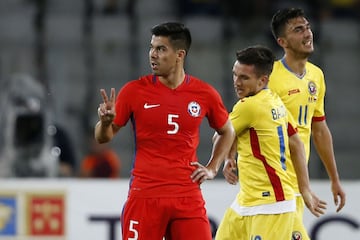 Estuvo en el bicampeonato de América de la Roja y es un seguidor de la UC, tras su etapa formativa en el club.