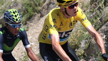Colombia&#039;s Nairo Quintana (L) and Great Britain&#039;s Christopher Froome, wearing the overall leader&#039;s yellow jersey, ride during the 184,5 km ninth stage of the 103rd edition of the Tour de France cycling race on July 10, 2016 between Vielha Val d&#039;Aran and Andorre Arcalis.
  / AFP PHOTO / KENZO TRIBOUILLARD