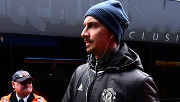 Zlatan Ibrahimovic llegando al partido de la FA Cup contra el Blackburn Rovers.