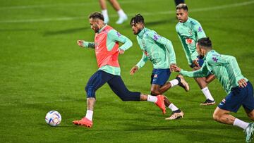 TURIN, ITALY - NOVEMBER 16: Neymar of Brazil evades challenge from Fred, Rodrygo and Alex Telles of Brazil during the Brazil Training Session at Juventus Training Center on November 16, 2022 in Turin, Italy. (Photo by Chris Ricco/Getty Images)