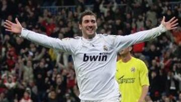 <b>METE LA DIRECTA. </b>Higuaín tiene mejor promedio que sus contendientes por el Pichichi, Messi y Villa.