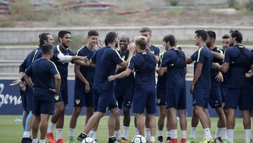 12/10/17 MALAGA ENTRENAMIENTO
TUNEL DE COLLEJAS A BORJA BASTON Y RICCA CON EL GRUPO BROMAS