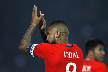 Futbol, Chile vs Burkina Faso.
Partido amistoso 2017.
El jugador de Chile, Arturo Vidal, celebra su gol contra Burkina Faso durante el partido amistoso en el estadio Nacional.
Santiago, Chile.
02/06/2017
Marcelo Hernandez/Photosport***************

Football, Chile vs Burkina Faso.
Friendly match 2017.
Chile's player Arturo Vida  celebrates his goal against Burkina Faso during friendly match at Nacional stadium in Santiago, Chile.
02/06/2017
Marcelo Hernandez/Photosport