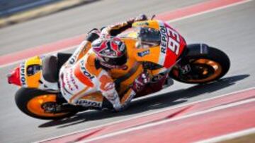 Márquez en plena acción en una de las nueve curvas de derechas de Las Américas.
