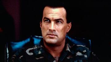 Steven Seagal en Decisi&oacute;n cr&iacute;tica (1996)