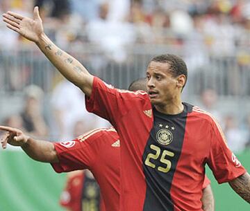 Jones debutó por el equipo nacional de Alemania el 6 de febrero de 2008 en un partido amistoso contra Austria.Jones disputó 2 encuentros amistosos más junto a los teutones antes de realizar su cambio de selección.