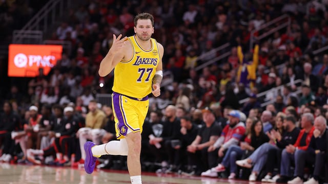 HOUSTON, TEXAS - MARCH 16: Luka Doncic #77 of the Los Angeles Lakers reacts against the Houston Rockets during the second half at Toyota Center on March 16, 2026 in Houston, Texas. NOTE TO USER: User expressly acknowledges and agrees that, by downloading and or using this photograph, User is consenting to the terms and conditions of the Getty Images License Agreement. Alex Slitz/Getty Images/AFP (Photo by Alex Slitz / GETTY IMAGES NORTH AMERICA / Getty Images via AFP)