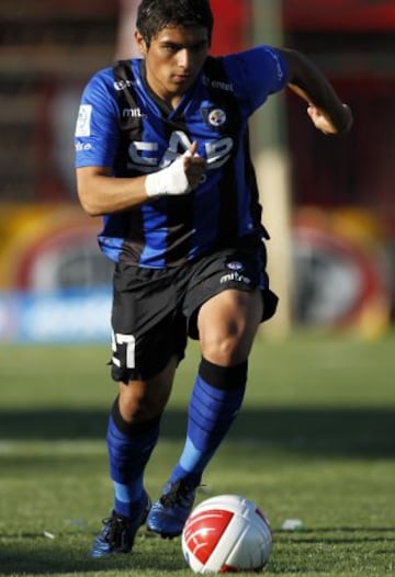 El jugador de Huachipato (23 años) es pretendido por Mario Salas para ocupar la posición de lateral derecho.
