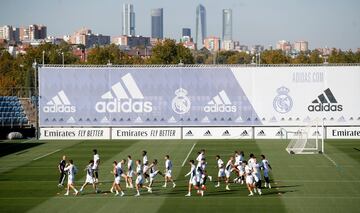 El conjunto dirigido por Carlo Ancelotti se ha entrenado en Valdebebas antes de recibir al FC Barcelona.