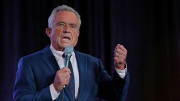 Robert F. Kennedy Jr. ha respaldado oficialmente la candidatura de Donald Trump, lo que marca su retiro de la carrera presidencial.