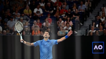 El serbio Novak Djokovic en su partido de primera ronda contra el español Roberto Carballés Baena en el Open de Australia 2023.