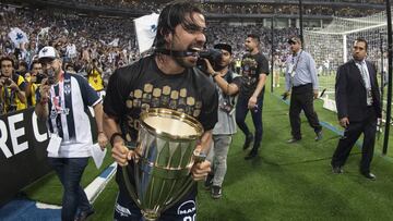 Rodolfo Pizarro celebrando el t&iacute;tulo de la Concachampions.