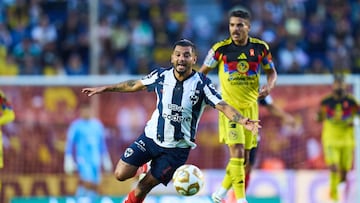 Jesus Manuel (L) of Monterrey fights of the ball with Jonathan Dos Santos (R) of America during the quarter-final second match between America and Monterrey as part of the Liga BBVA MX, Torneo Apertura 2025 at Ciudad de los Deportes Stadium, on November 29, 2025 in Mexico City, Mexico.