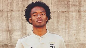 Juan Guillermo Cuadrado presenta la nueva camiseta de Juventus