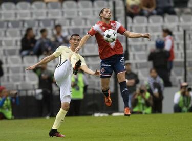 Paul Aguilar estará fuera seis meses por ruptura de ligamento